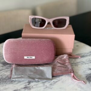 Miu Miu MU 09WS Runway Sunglasses with Velvet Case and box.
